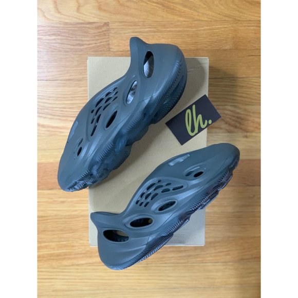 Mens 9 Adidas Yeezy Foam RNR “Carbon” Athletic Shoes IG5349 - Picture 8 of 8